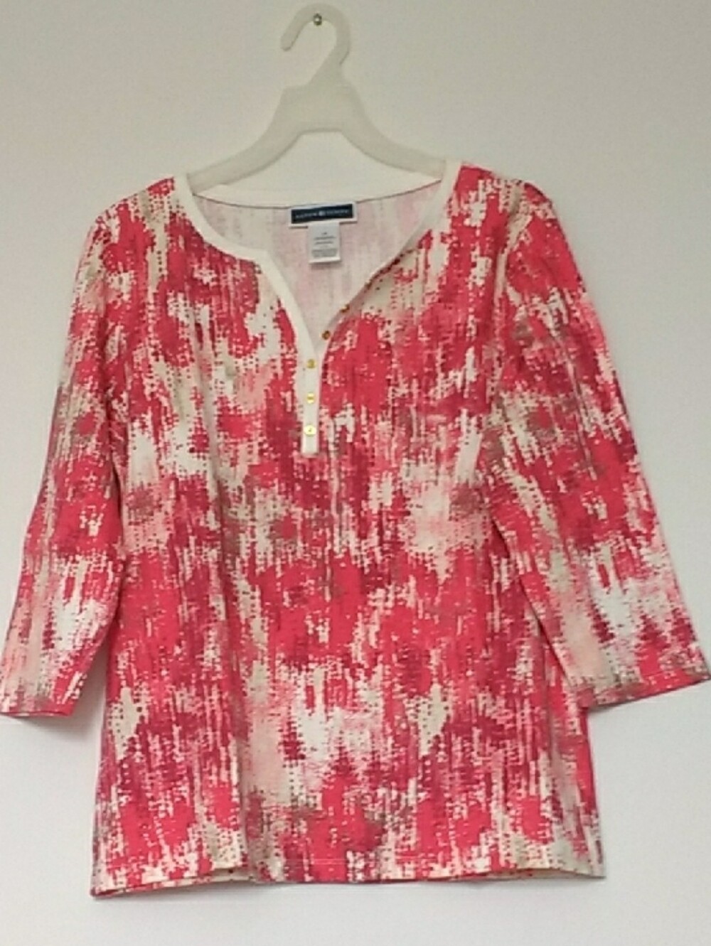 Karen Scott Coral-Pink and White Abstract Split-Neck 3/4 Sleeve Top Size L